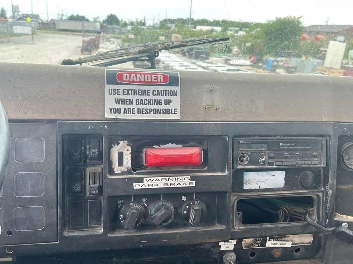 Used 1990 INTERNATIONAL 4000 4700 Garbage Truck