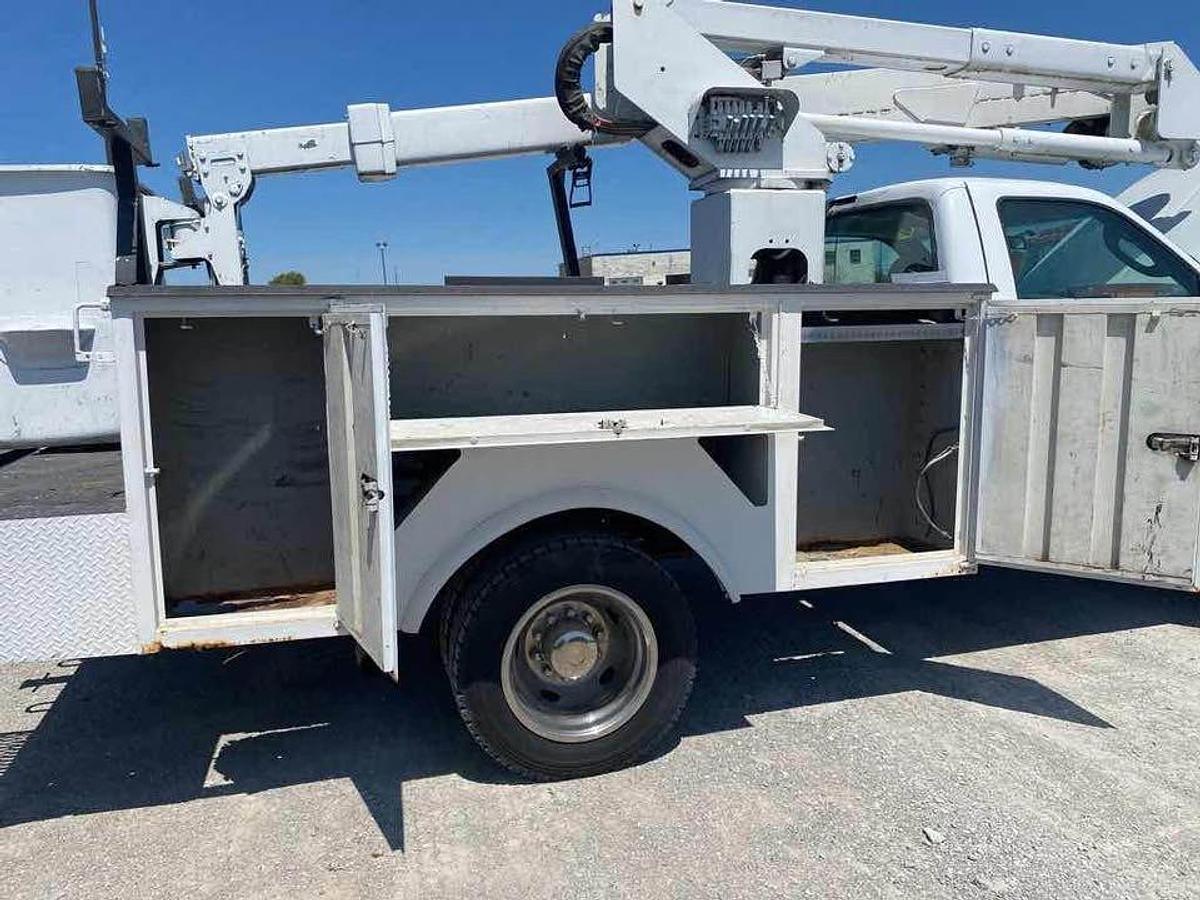 Used 2005 FORD F550 SUPER DUTY bucket truck only $14,995