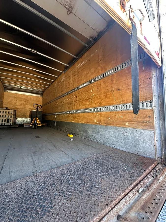 Used 2018 Hino 338 26ft box hydraulic tailgate