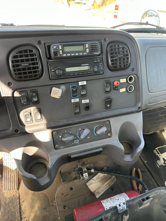 Used 2015 FREIGHTLINER M2 106 106 medium duty hook lift