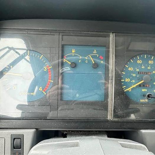 Used 2003 Hino FB1817 24’ DryVan with tailgate 1