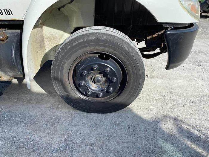 Used 2005 INTERNATIONAL 4200 LP low kms moving box truck w ramp hitch