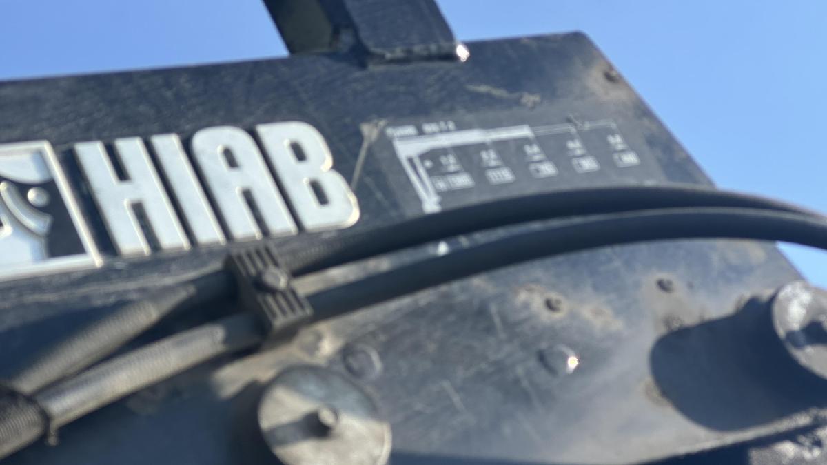 Used International DuraStar 4300 service truck w/crane