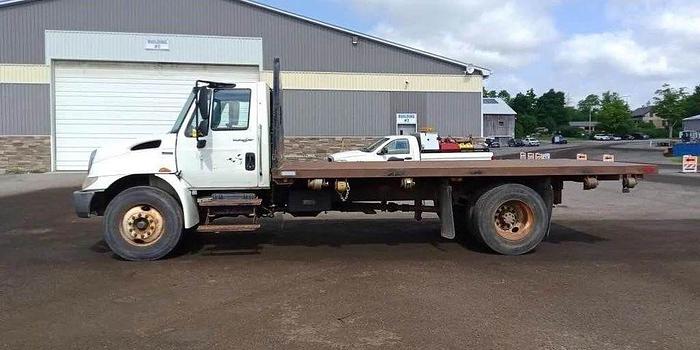 Used INTERNATIONAL DURA STAR DUMP 18 foot flat deck g licence