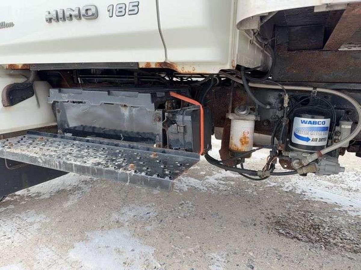 Used 2010 HINO 185 LIMITED 18' STRAIGHT TRUCK