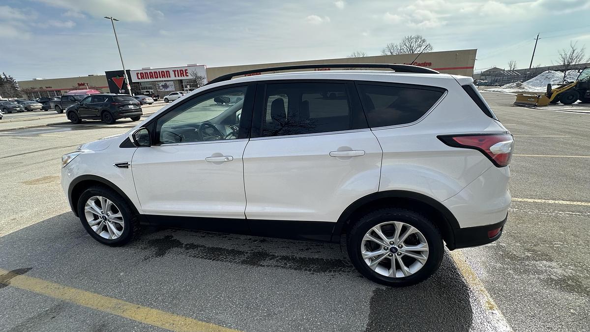 Used 2018 Ford Escape sel fully loaded