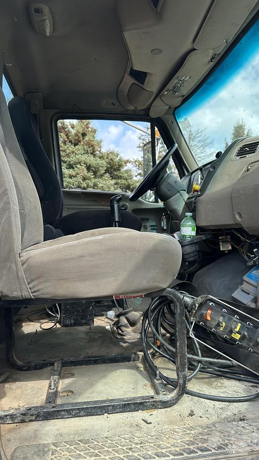 Used 2005 Sterling L9500 6x4 Boom Truck 2006 hiab 200-3 7000 kg knuckle boom