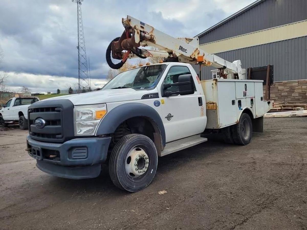 Used 2014 Ford F550 XL SD S/A bucket truck