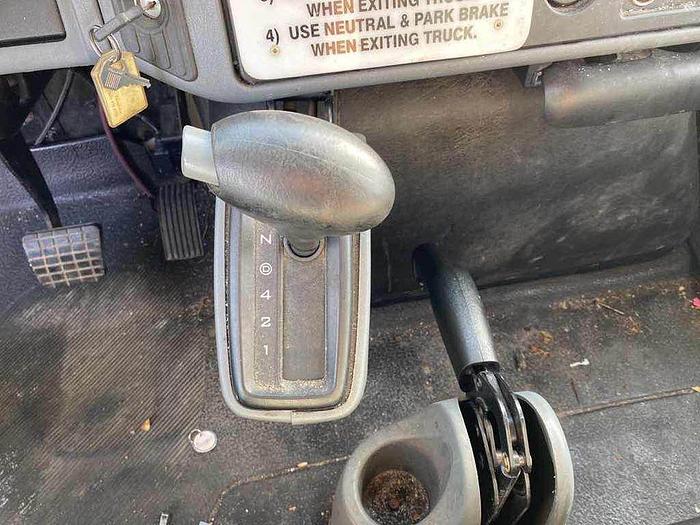 Used 2005 INTERNATIONAL 4200 LP low kms moving box truck w ramp hitch