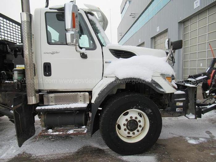 Used 2009 International 7400 Plow Truck w\Viking 4 way plow.