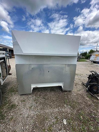 Used 2016 SERVICE BODY Walk in 111' long 96' wide