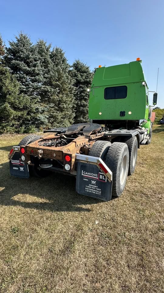 Used 2021 Western Star 4900 T/A Sleeper heavy fronts. automatic trans