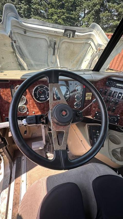 Used International 9200i SBA 4x2 cab and chassis