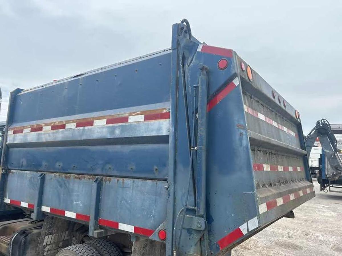 Used 1990 INTERNATIONAL 4000 4700 Garbage Truck