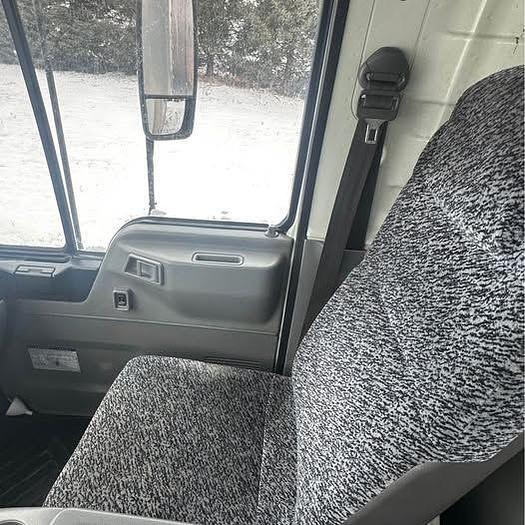 Used 2003 Hino FB1817 24’ DryVan with tailgate 1