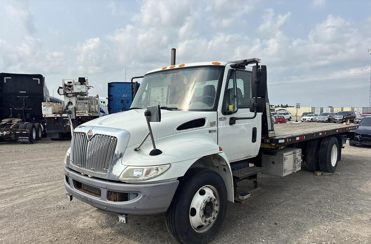 Used 2015 International 4300 4x2 rollback truck