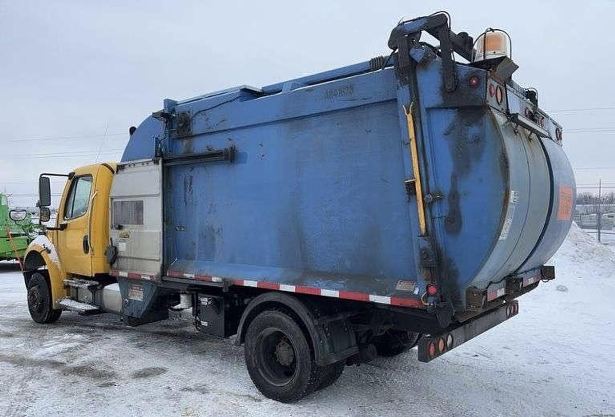 Used 2018 Freightliner M2 106 T/A Refuse Truck