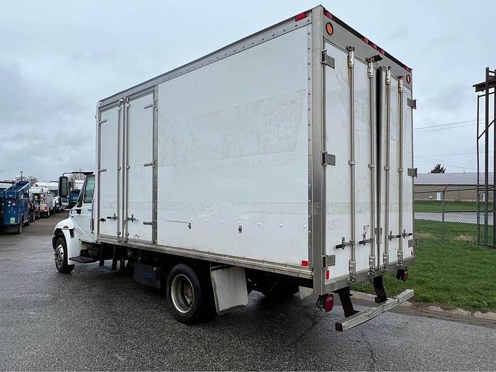 Used 2010 International 4300 Series 16 foot, hydraulic brakes, auto,