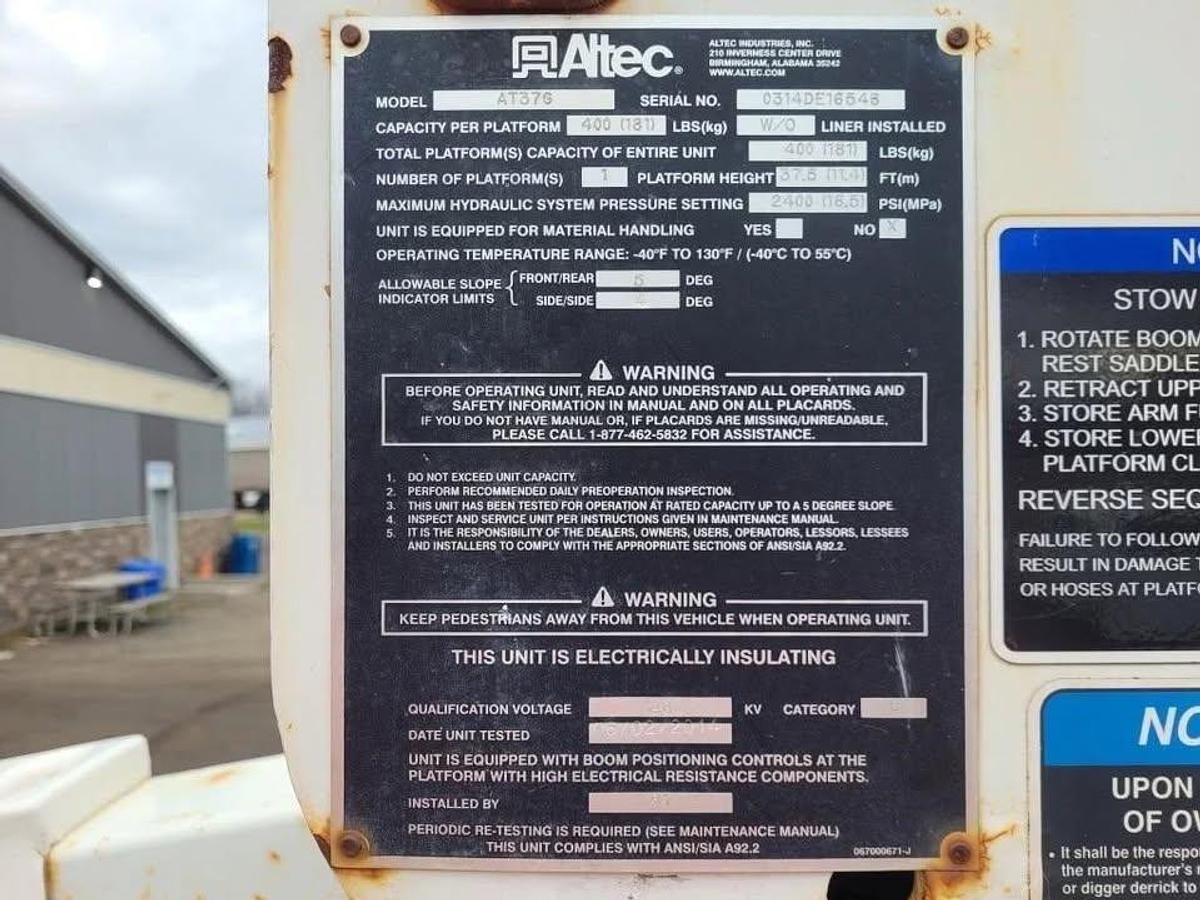 Used 2014 Ford F550 XL SD S/A bucket truck