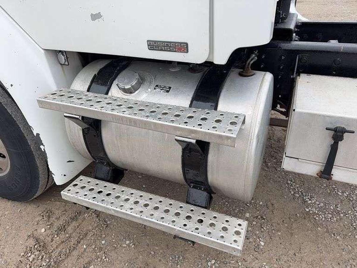 Used 2008 FREIGHTLINER M2 112 DAY CAB & CHASSIS