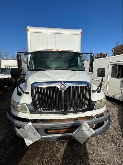 Used 2013 International 4300 Straight Truc 26 foot box curb