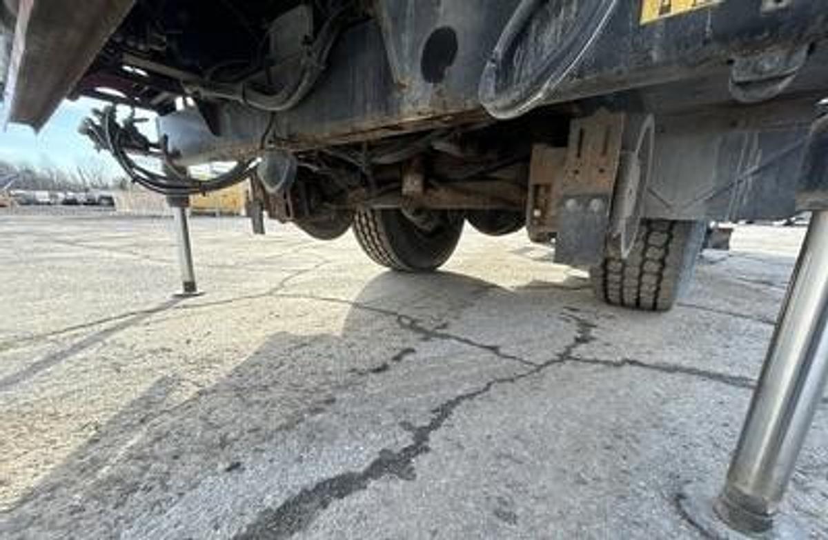 Used 2015 International 4300SBA 4x2 hi-rail service truck