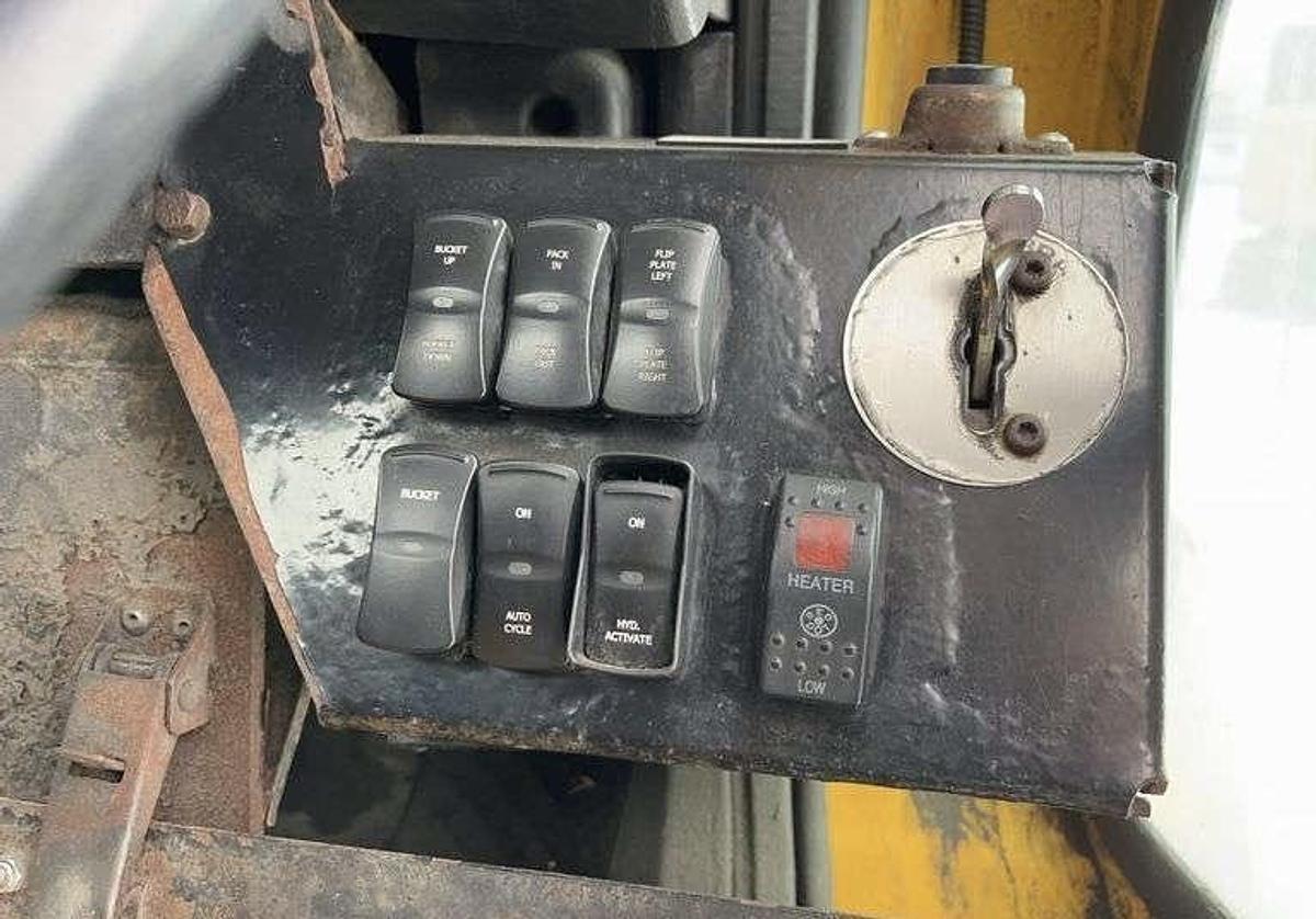 Used 2018 Freightliner M2 106 T/A Refuse Truck