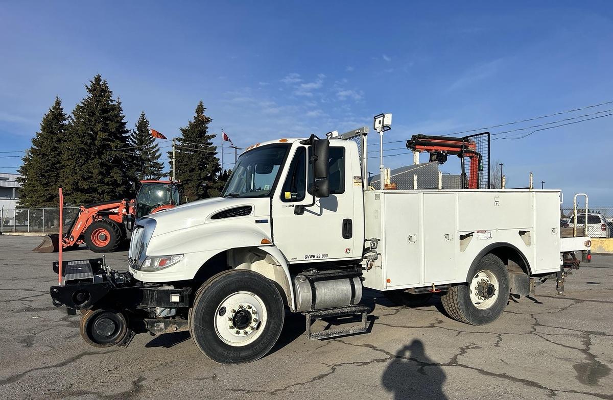 Used 2015 International 4300SBA 4x2 hi-rail service truck