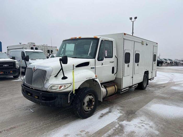 Used 2014 INTERNATIONAL 4300 LP PARTY BUS hydraulic brakes auto,