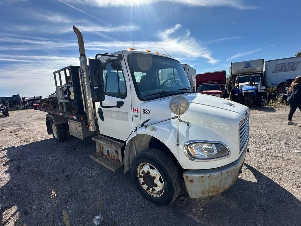 Used 2015 FREIGHTLINER M2 106 106 medium duty hook lift
