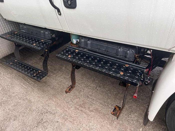 Used 2004 INTERNATIONAL 4400 CREW CAB service body, camper