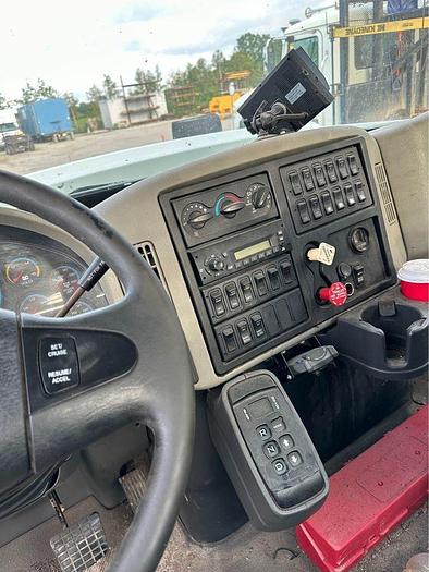 Used 2009 INTERNATIONAL 9400 ROLL OFF recovery deck with plow