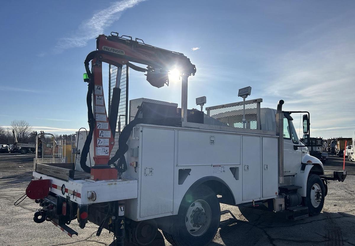 Used 2015 International 4300SBA 4x2 hi-rail service truck