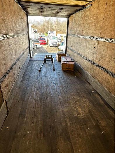 Used 2013 International 4300 Straight Truc 26 foot box curb