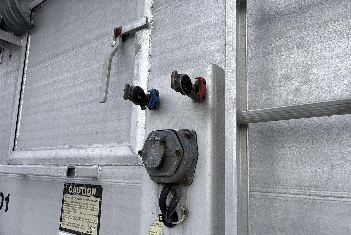 Used 2000 Titan 53 ft x 102 in T/A Moving Floor Open-Top Chip Trailer