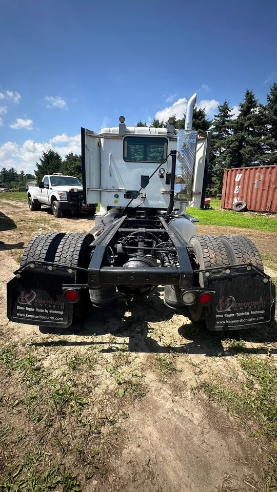 Used International 9200i SBA 4x2 cab and chassis