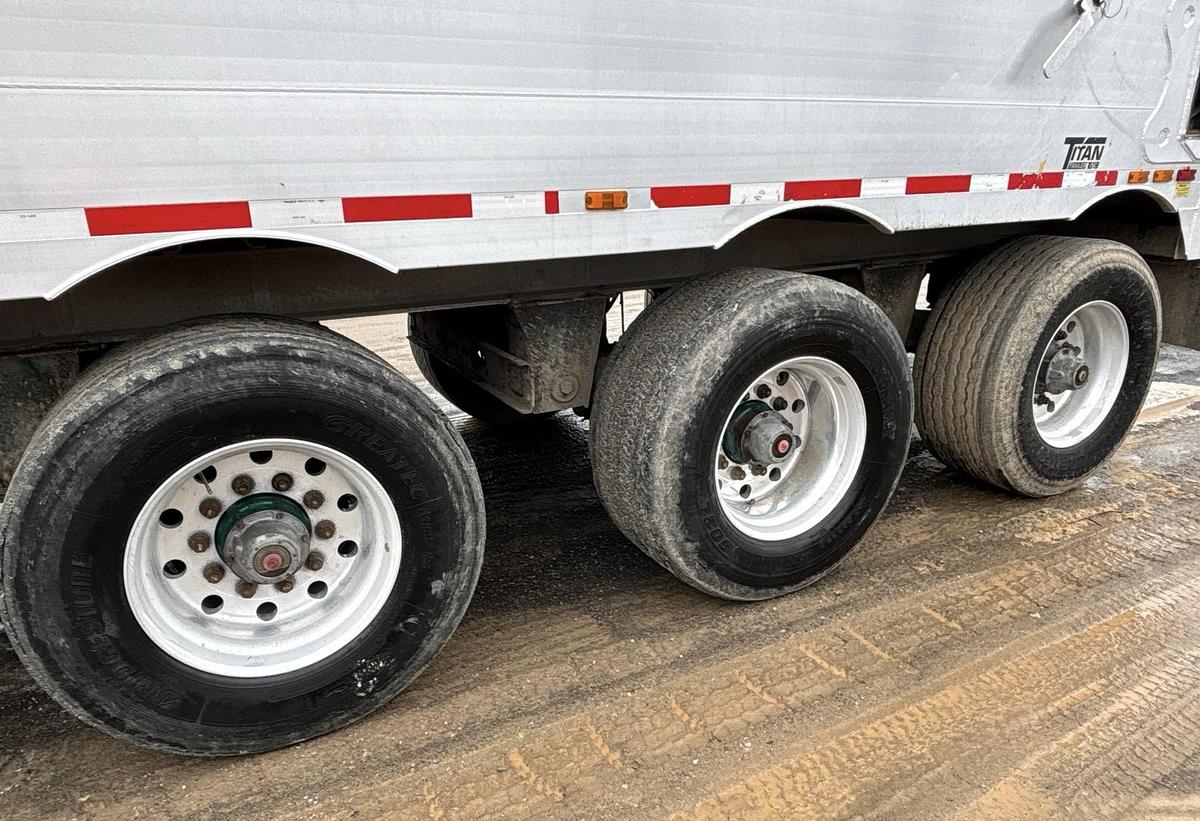 Used 2011 Titan 53 ft 5/Axle Moving Floor Trailer