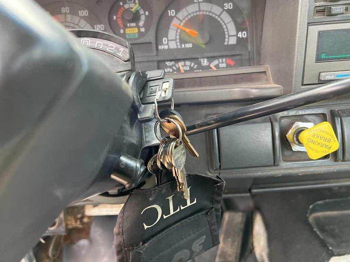 Used 2001 GMC TC7H042 C-SERIES SERVICE TRUCK AUTO, cat diesel