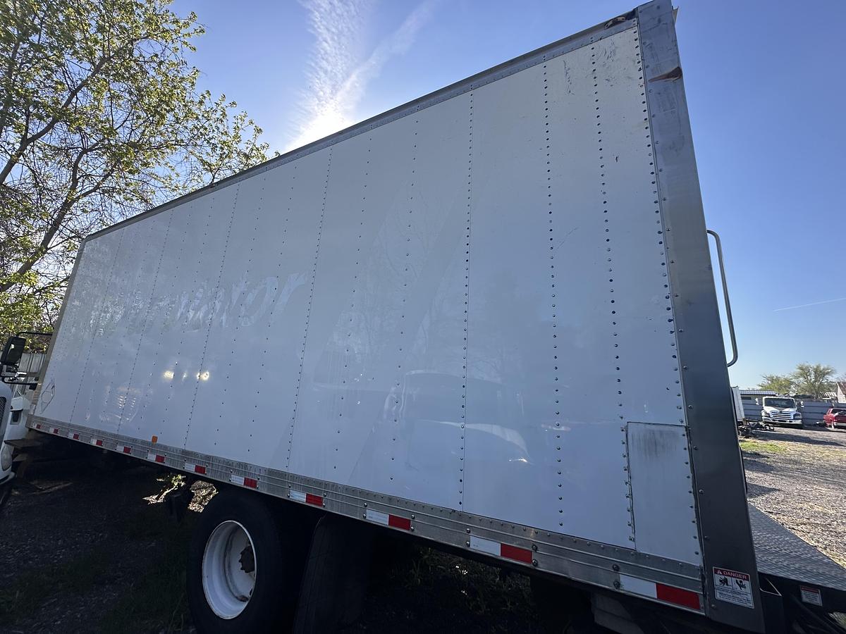 Used 2012 International 26ft box truck with aluminum hydraulic lift gate