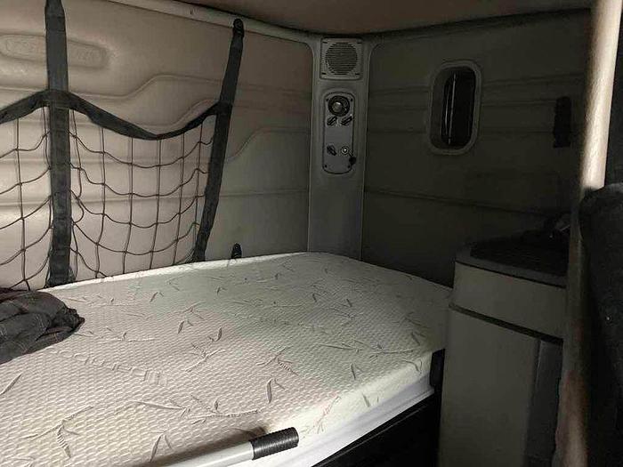 Used 2005 FREIGHTLINER COLUMBIA 8 CAR carrier working daily $39,995