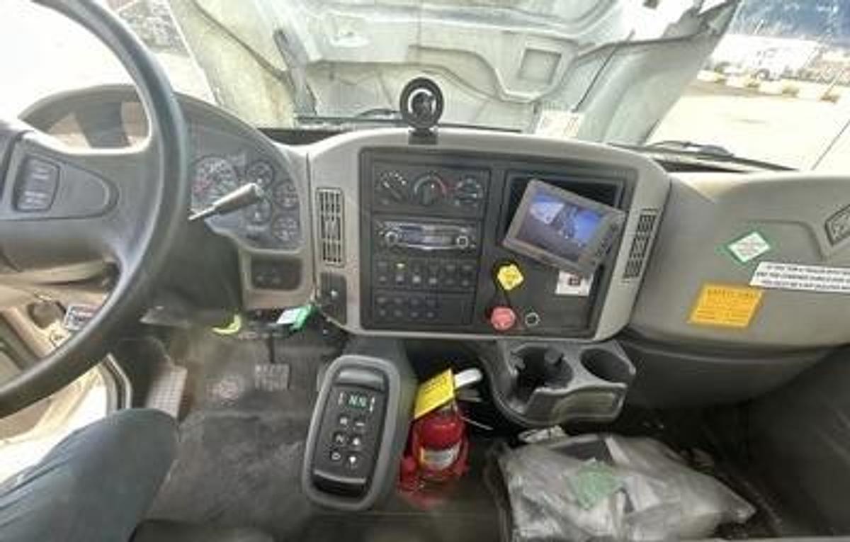 Used 2015 International 4300SBA 4x2 hi-rail service truck