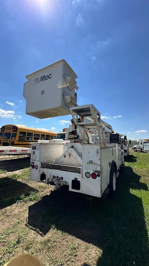 Used 2004 International Bucket Truck 4300 sba 4x2
