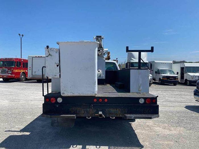 Used 2005 Ford F550 Super Duty bucket truck