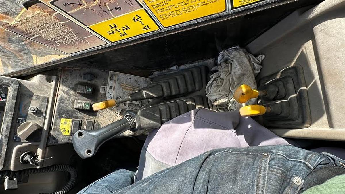 Used 2011 JCB 532 Loadall zoom boom