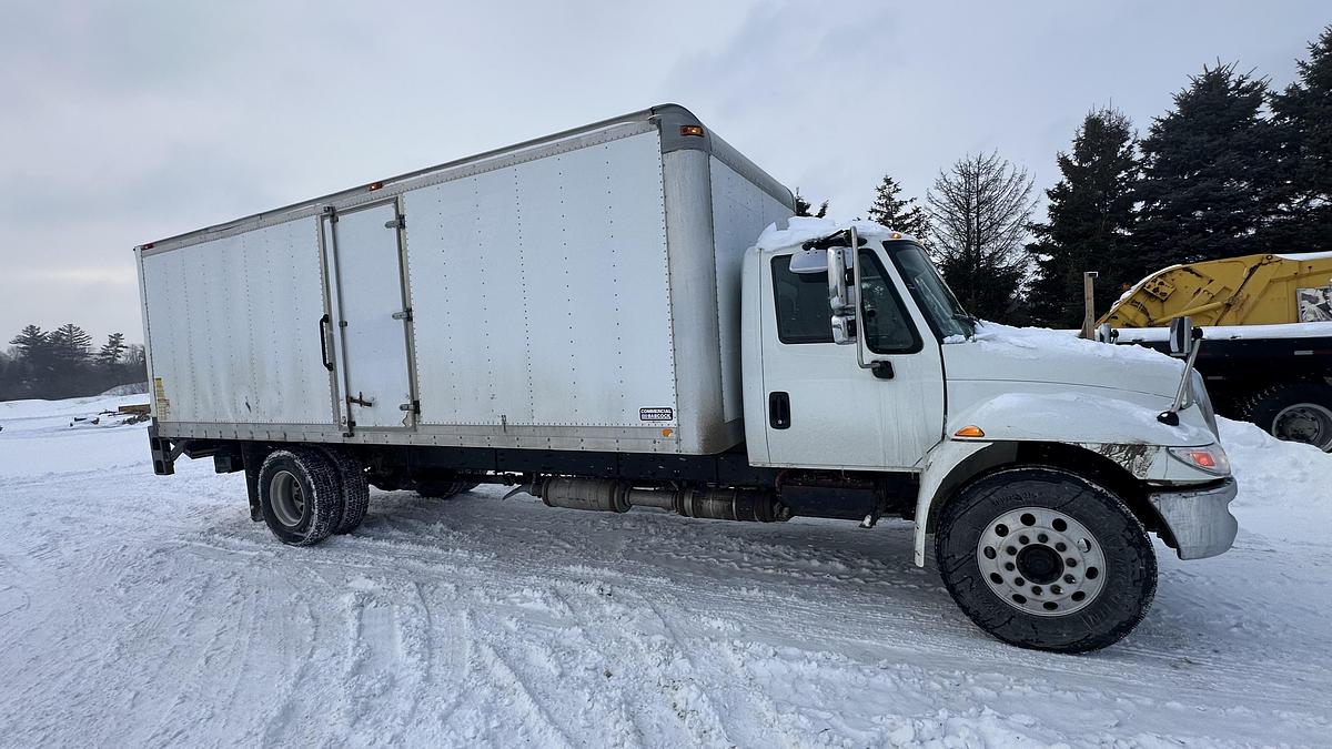 Used 2017 INTERNATIONAL 4300 box truck 20ft