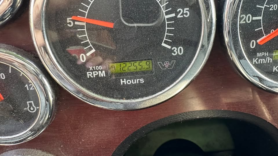 Used 2021 Western Star 4900 T/A Sleeper heavy fronts. automatic trans