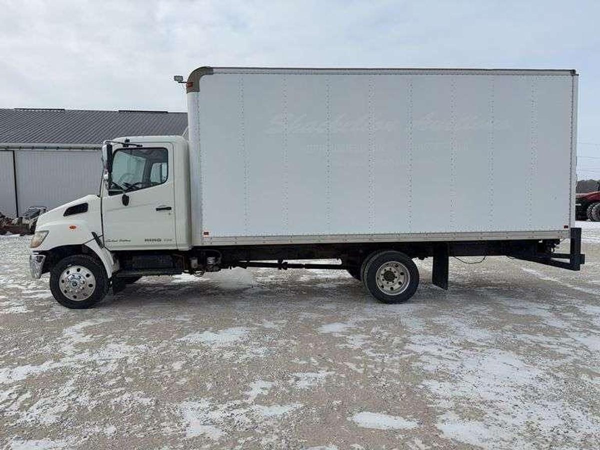 Used 2010 HINO 185 LIMITED 18' STRAIGHT TRUCK