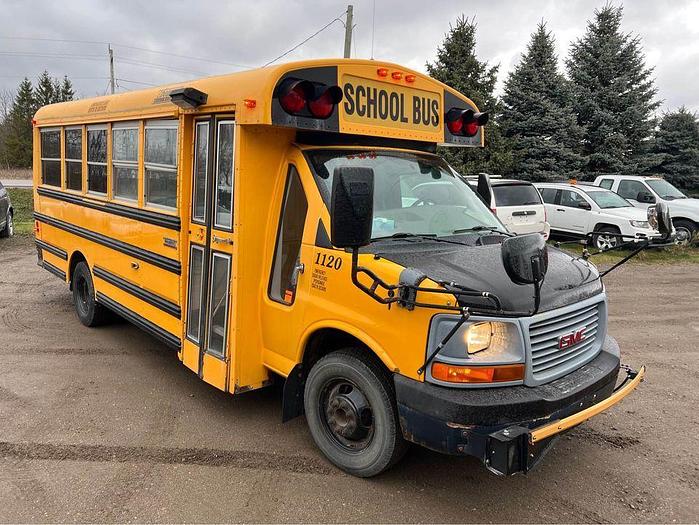 Used 2011 GMC 4500 SINGLE WHEEL MINI BUS v8 gas 218,000 kms