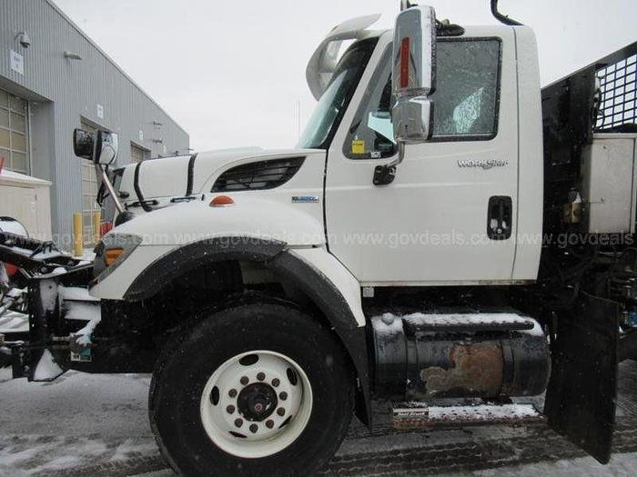 Used 2009 International 7400 Plow Truck w\Viking 4 way plow.