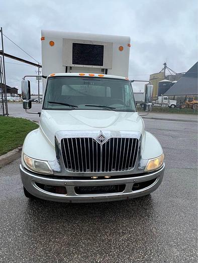 Used 2010 International 4300 Series 16 foot, hydraulic brakes, auto,